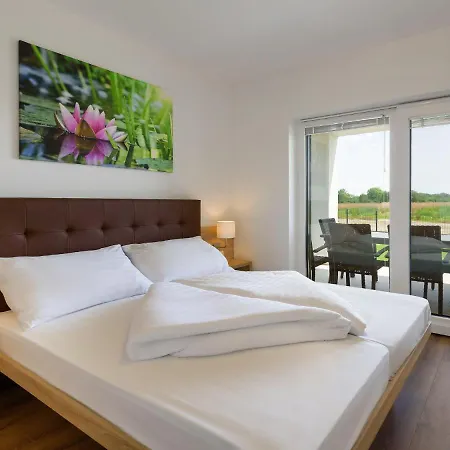 דירה With Pool, Roof Terrace, Garden Zsira
