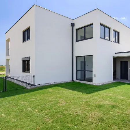 דירה With Pool, Roof Terrace, Garden *